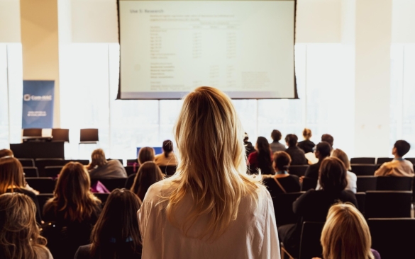How to End a Presentation: 6 Tips to Leave an Impression